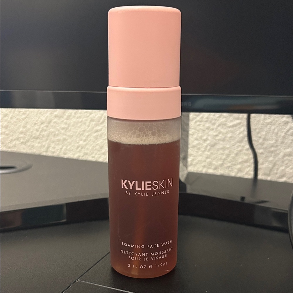 Kylie Skin Foaming Face Wash - 149 Ml